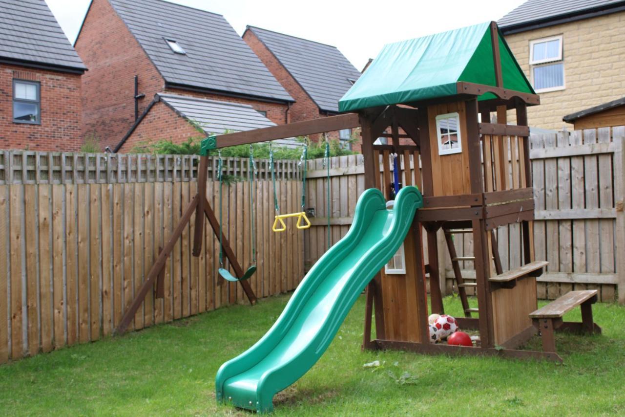 Haven - Spacious Luxury Home Perfect For Families, Couples And Contractors! 5Mins To Xscape And Junction 32! Castleford Exterior foto